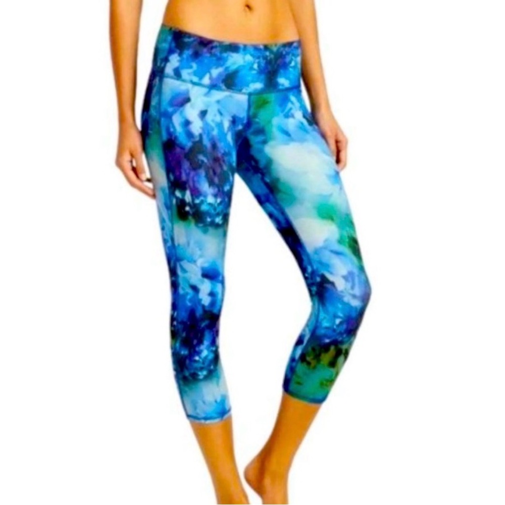 Athleta Blue Bloom flower print Capris leggings